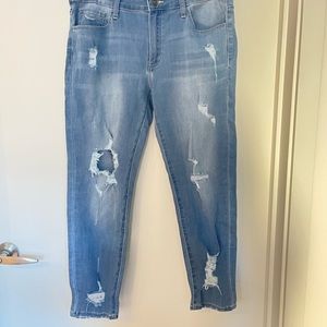 🆕 FN Distressed Stretch Jeans